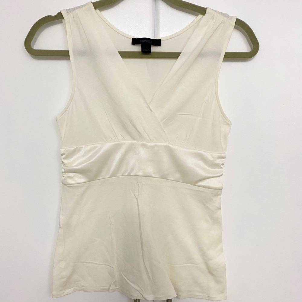 Express Ivory v-neck tank Sz small